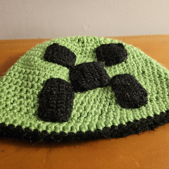 Green & Black Knitted Handmade Toque | Size Small - Picture 3 of 6